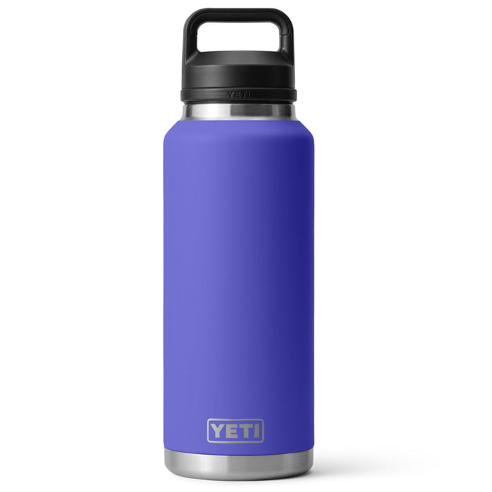 21071504798 TERMO RAMBLER 46oz CHUG CAP ULTRAMARINE VIOLET MARCA YETI